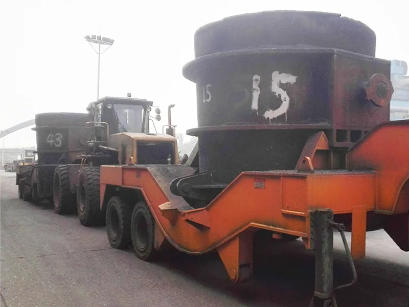 Olvadt vas merőkanál autó